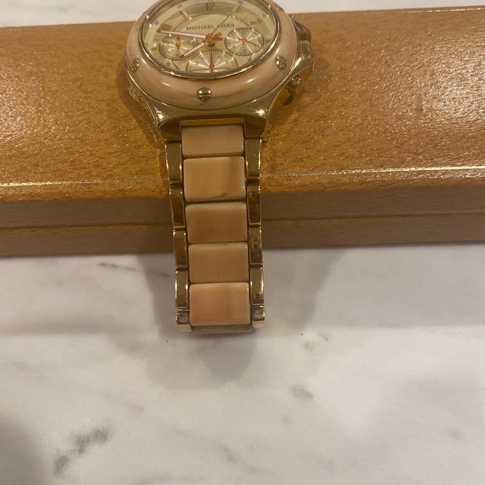 Michael Kors Tortoise Shell Watch - Picture 4 of 8